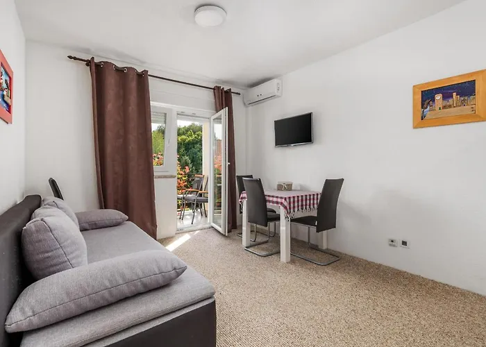 Selak Apartments